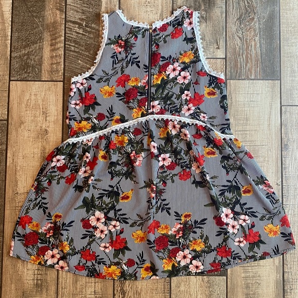 Signature Studio Floral and Stripe Blouse - Picture 8 of 10